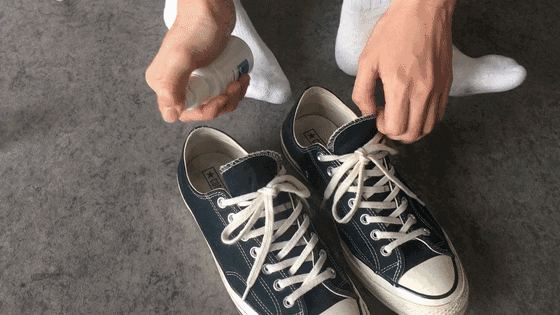 用這個火爆的鞋襪除臭噴劑噴一噴，鞋不臭腳不癢了！[漓峰]