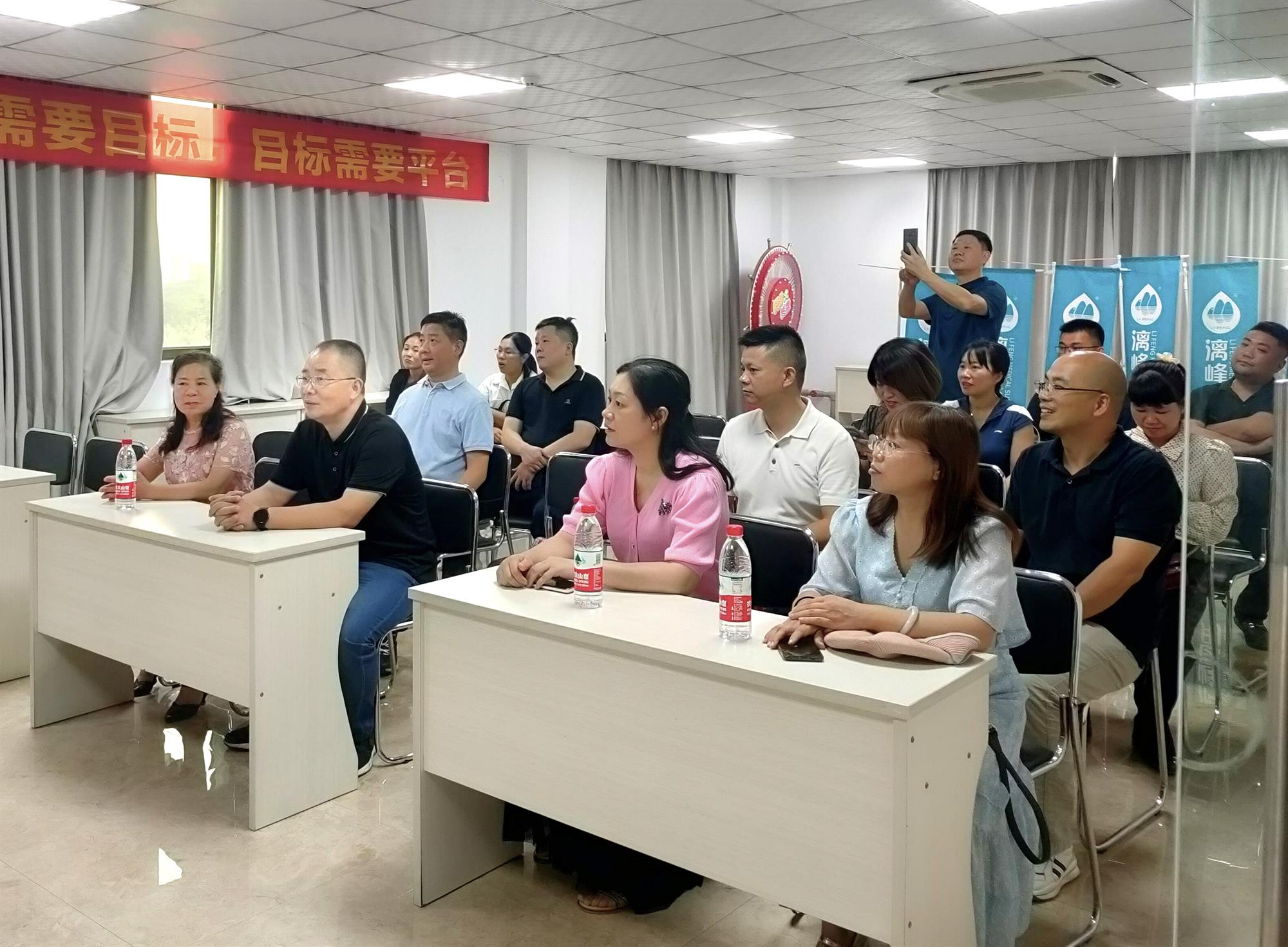 靈川縣政協委員到桂林漓峰公司調研視察指導工作，助力企業發展